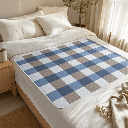 NEA Inkontinenzunterlage im Karo-Design schützt das Bett am Morgen
